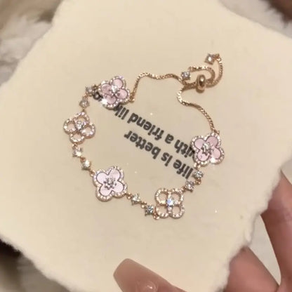 2026 New Light Luxury Four-leaf Clover Hollow Adjustable Bracelet Advanced Temperament Charm Bracelet Elegant Hand Jewelry for Women 💎