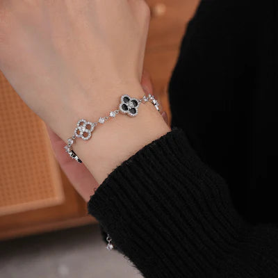 2026 New Light Luxury Four-leaf Clover Hollow Adjustable Bracelet Advanced Temperament Charm Bracelet Elegant Hand Jewelry for Women 💎