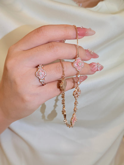 2026 New Light Luxury Four-leaf Clover Hollow Adjustable Bracelet Advanced Temperament Charm Bracelet Elegant Hand Jewelry for Women 💎